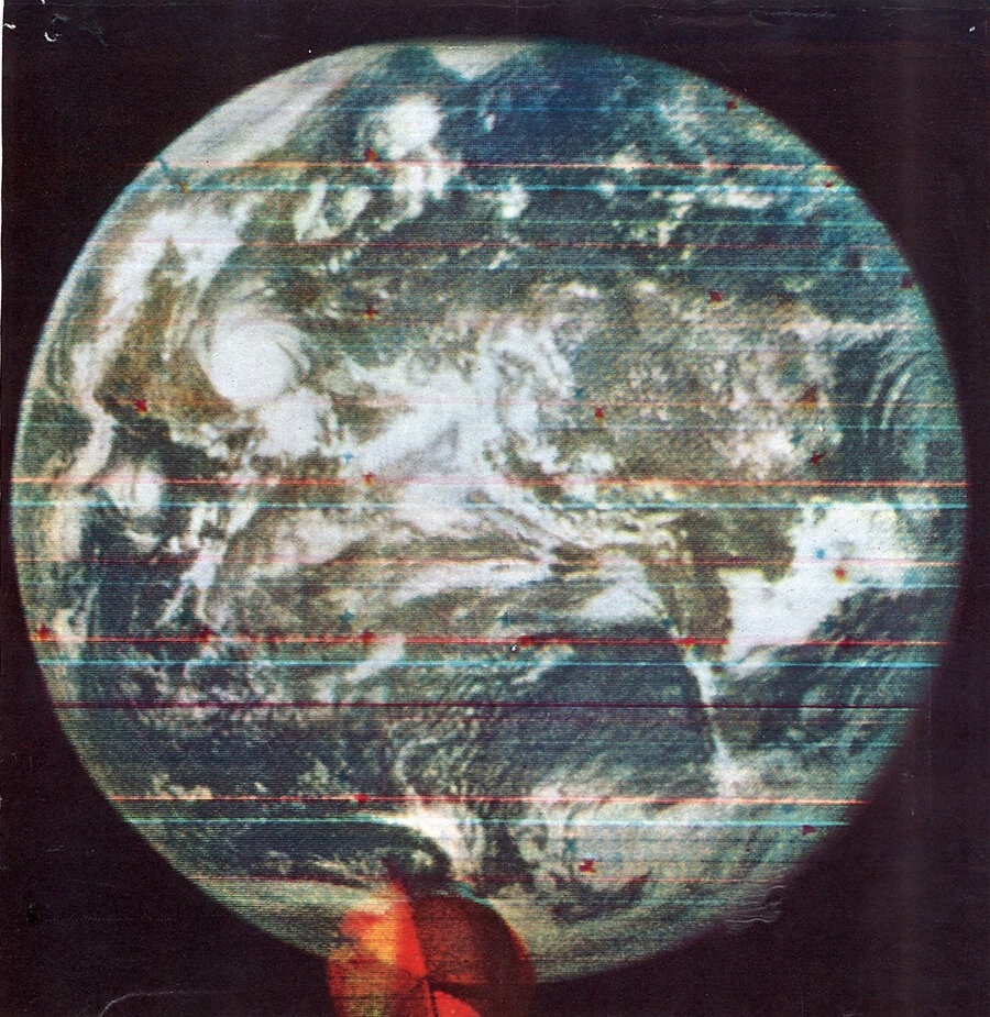  first color photograph of the Earth